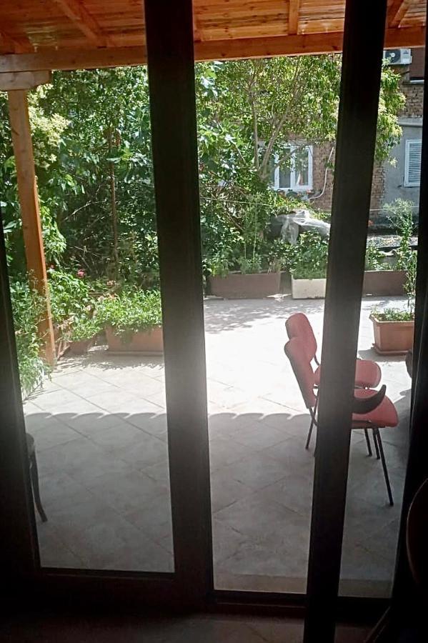 Nina Guest House Тирана Экстерьер фото